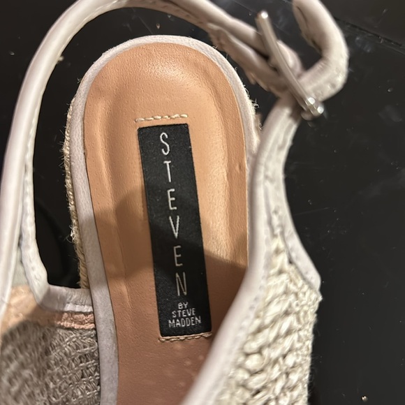 Sandals - Picture 4 of 4